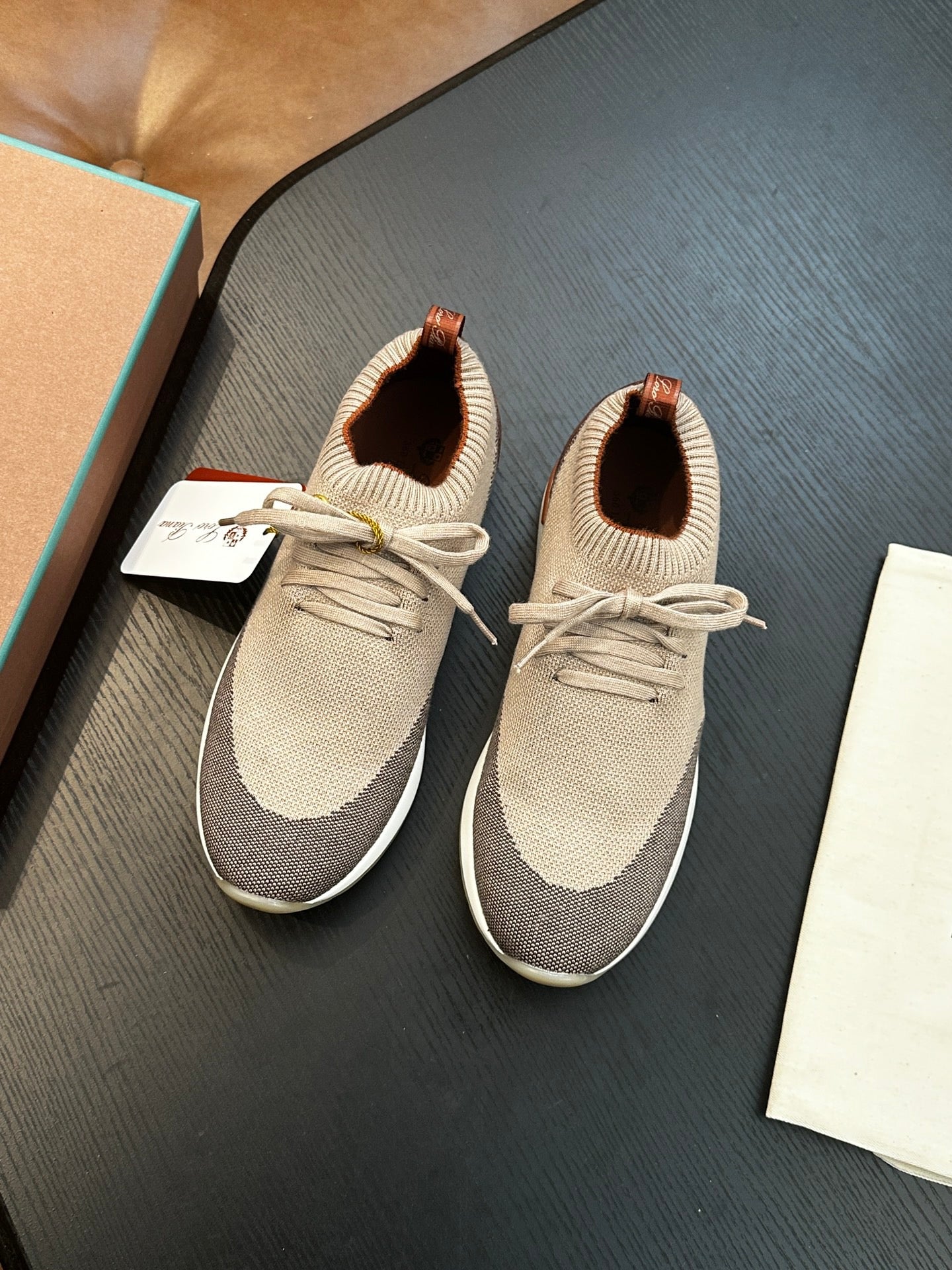 LP Sneakers