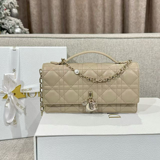Dior WOC