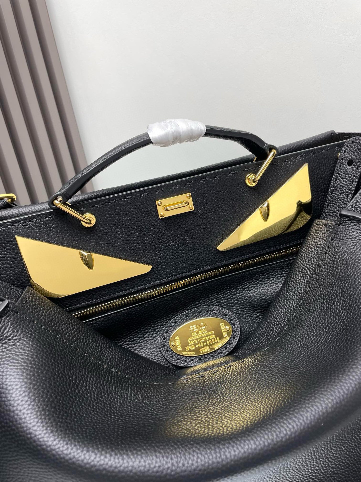 PEEKABOO FENDI 38*16*33