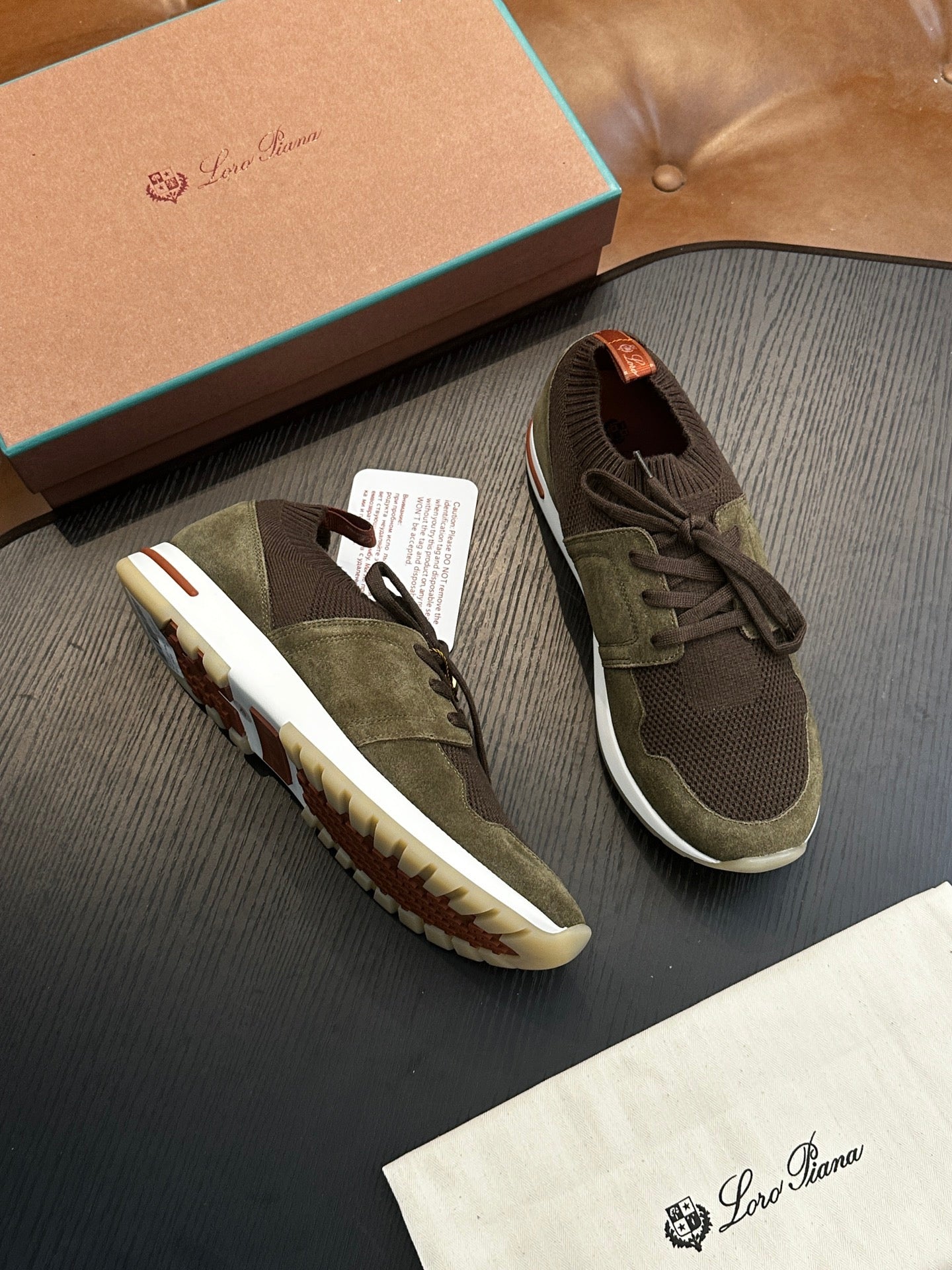 LP Sneakers