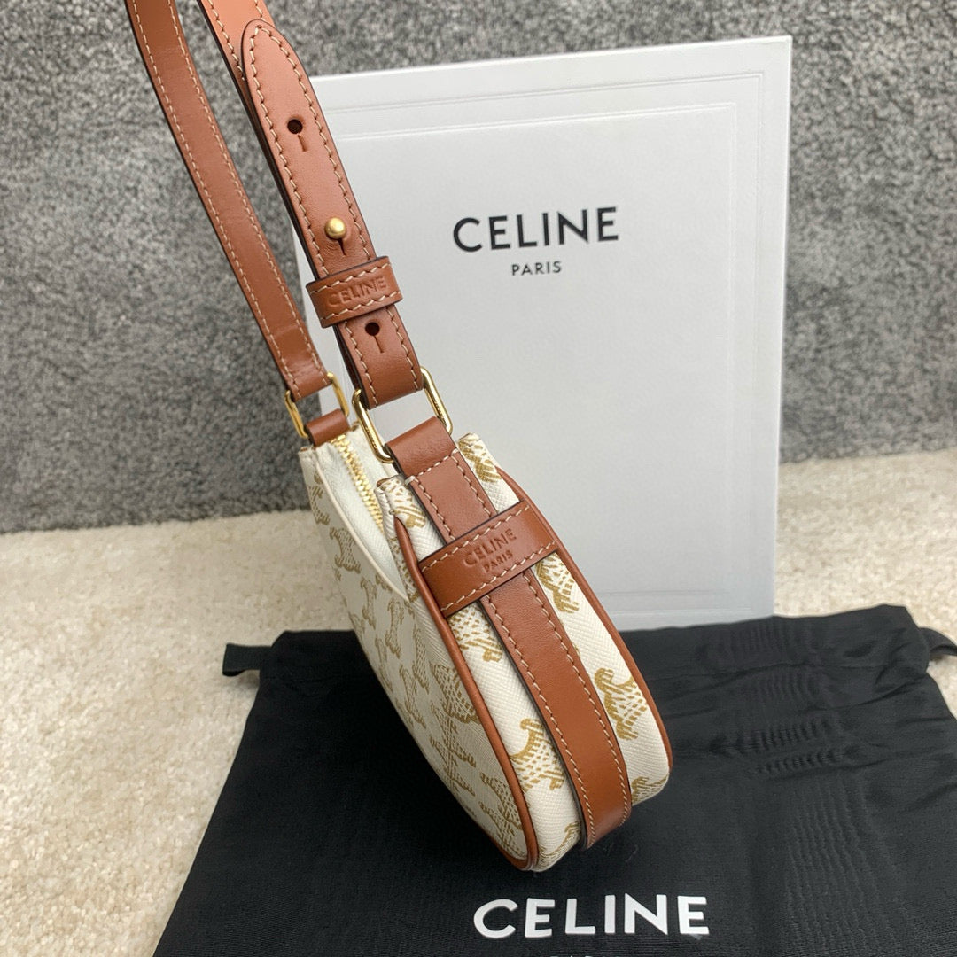 Celine Hobo