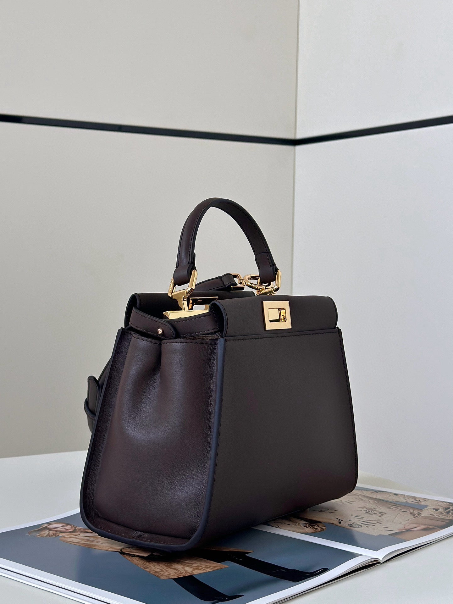 Fendi Peekaboo Bag (23x12x19 cm)