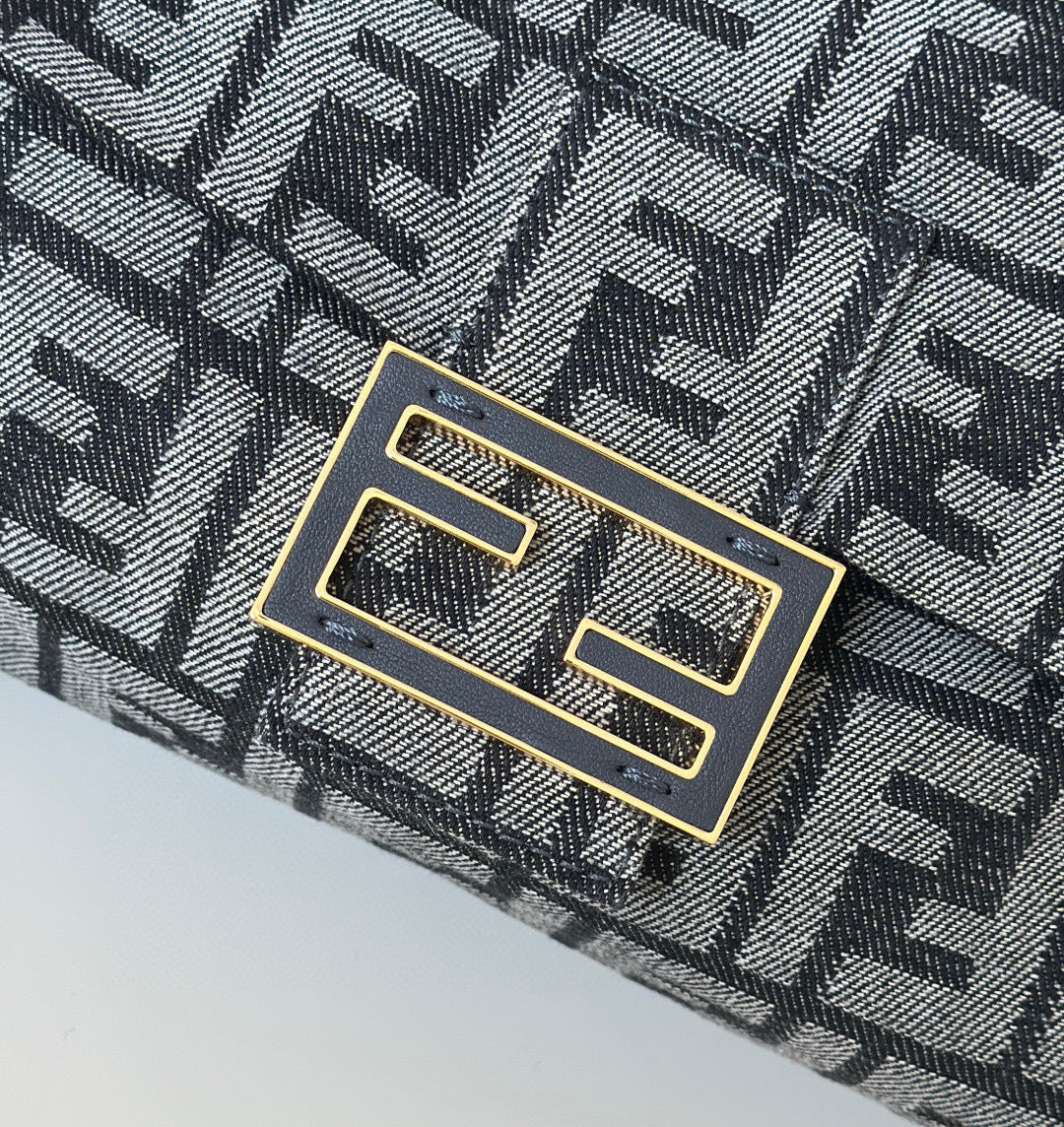Fendi Mamma Baguette Bag