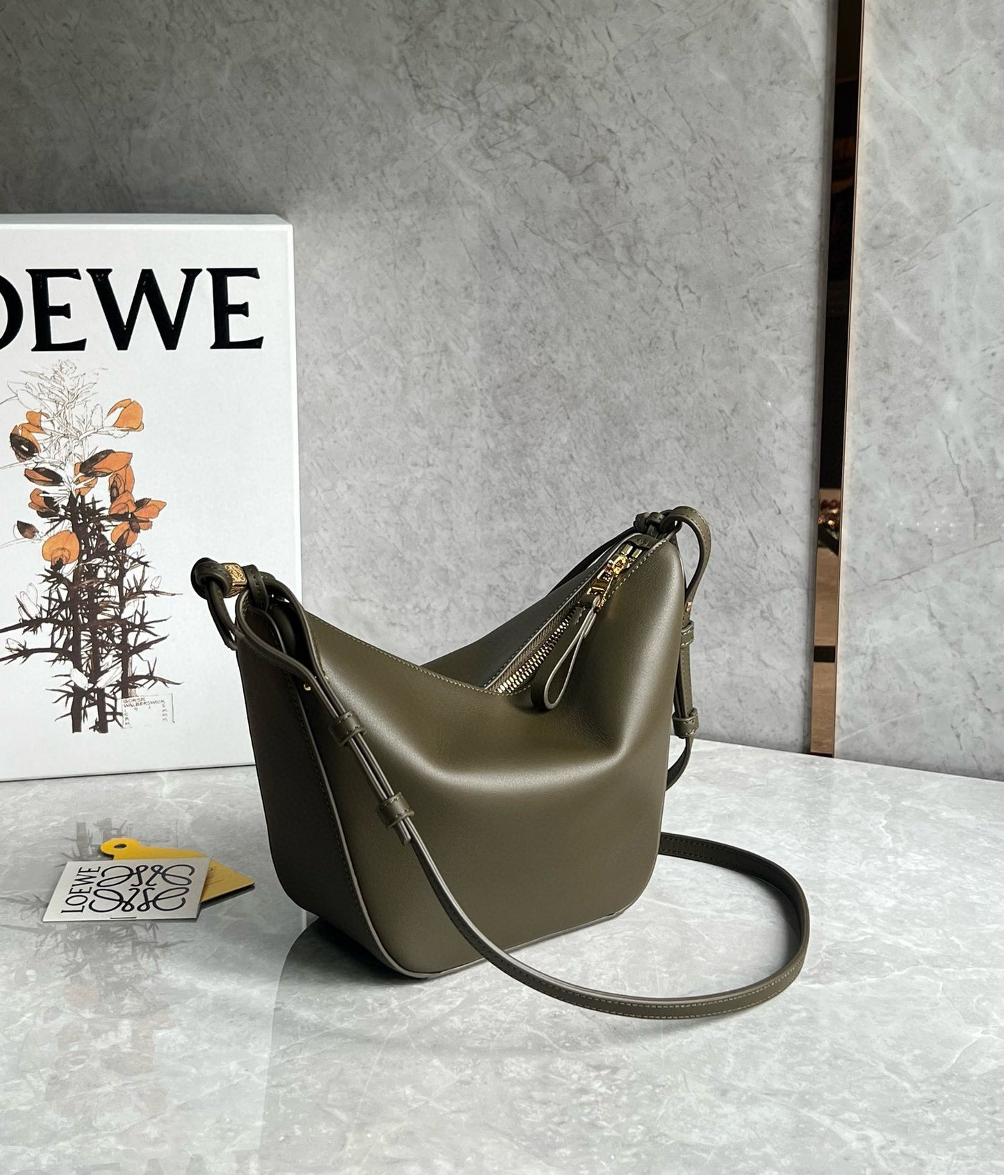 Loewe Hammock Hobo Bag(28x17x9.5cm)