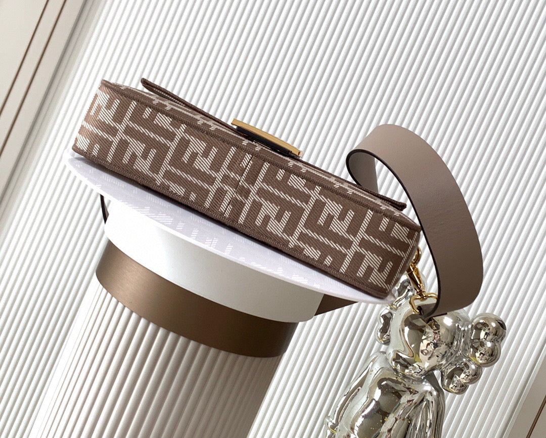 Fendi Baguette bag (Medium)