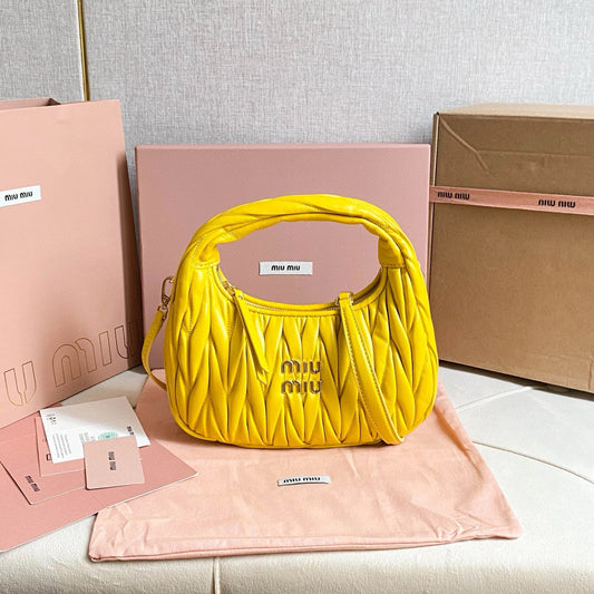 Miu Miu Wander Bag 20x23x6cm