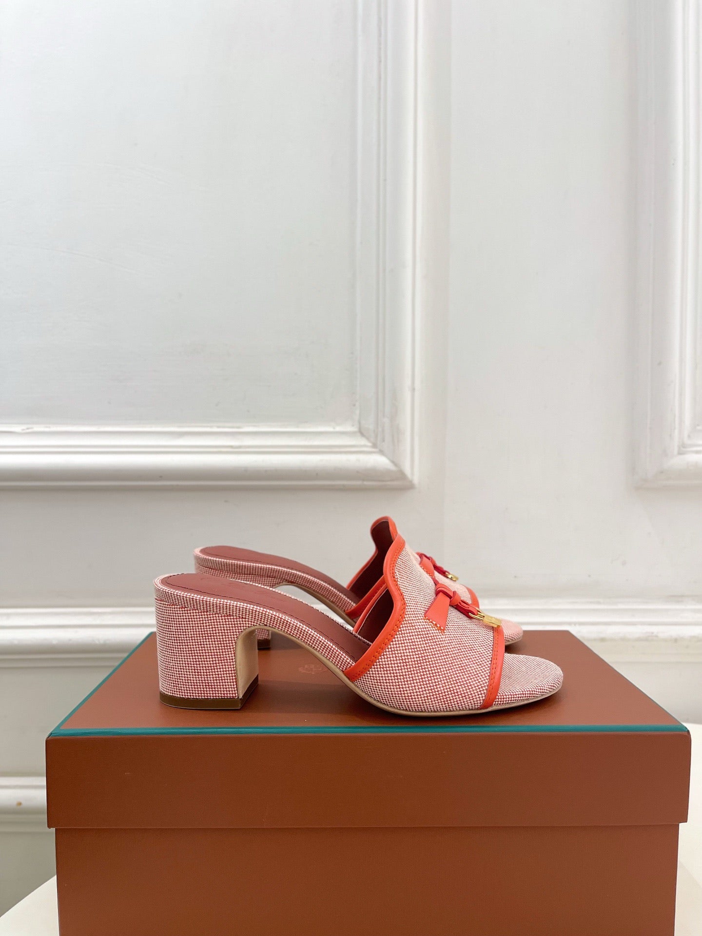 LP Sandals