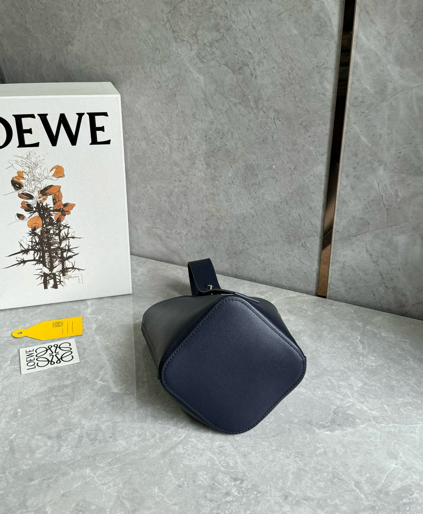 Loewe Pebble Bucket Bag(16x16x19.5cm)