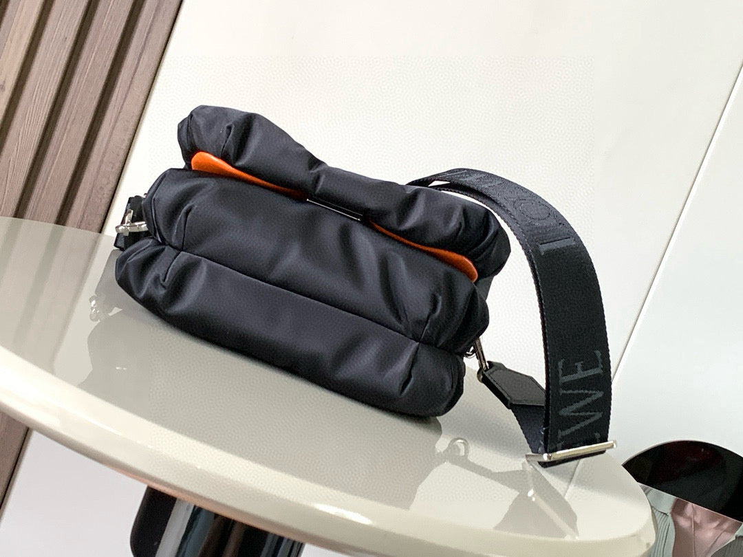 Loewe Messenger Bag 20x13x6CM