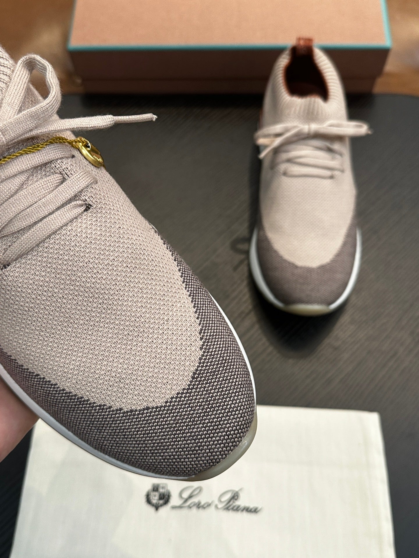 LP Sneakers