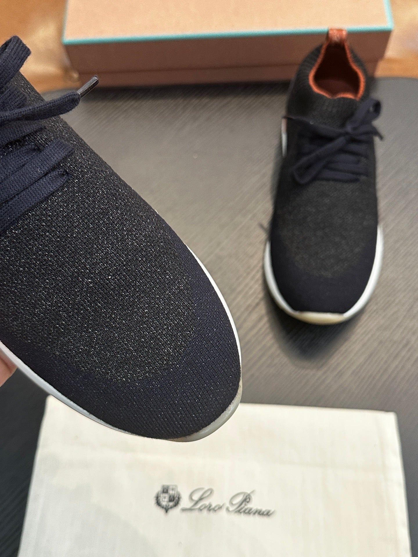 LP Sneakers