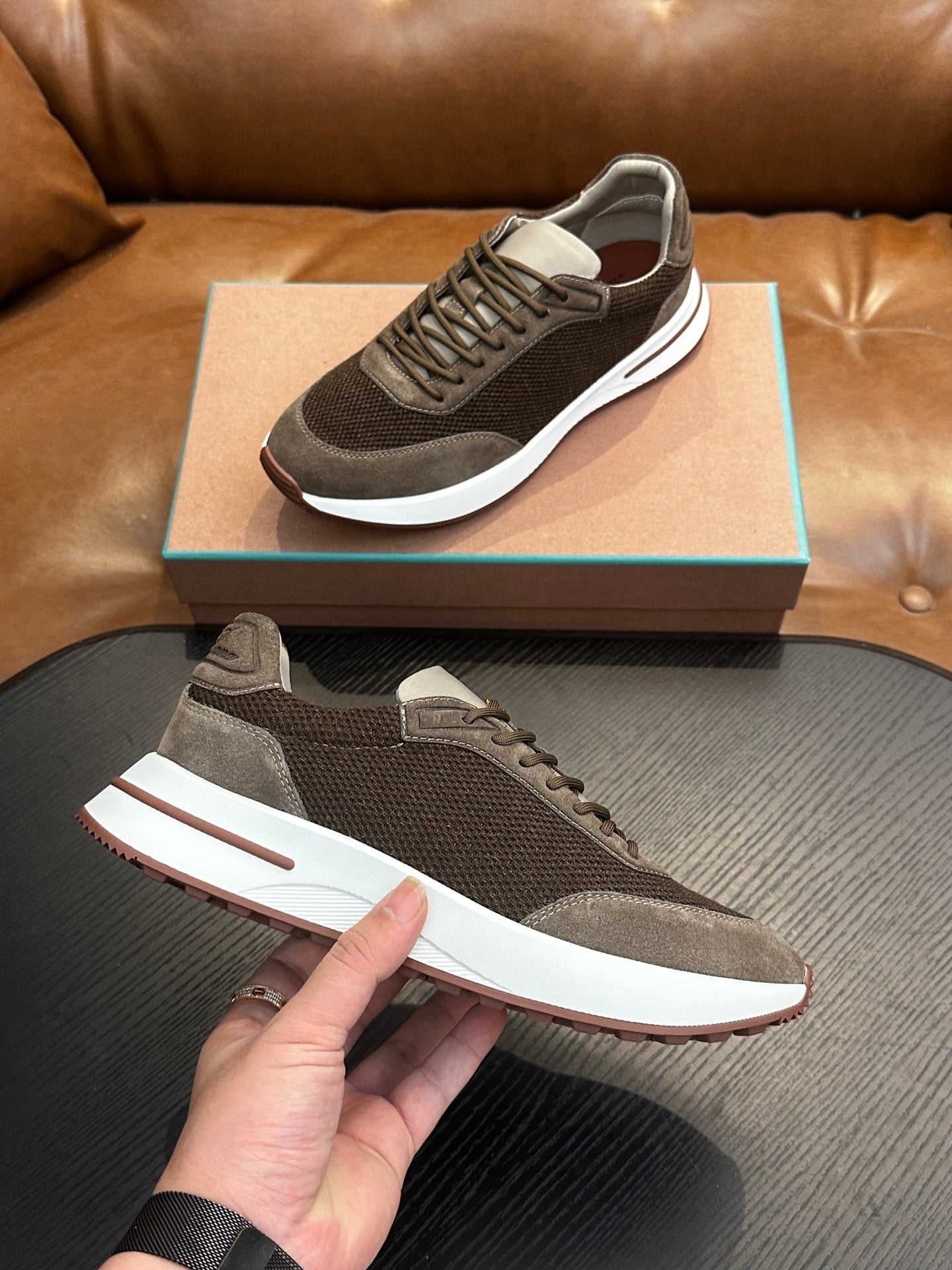 LP Sneakers