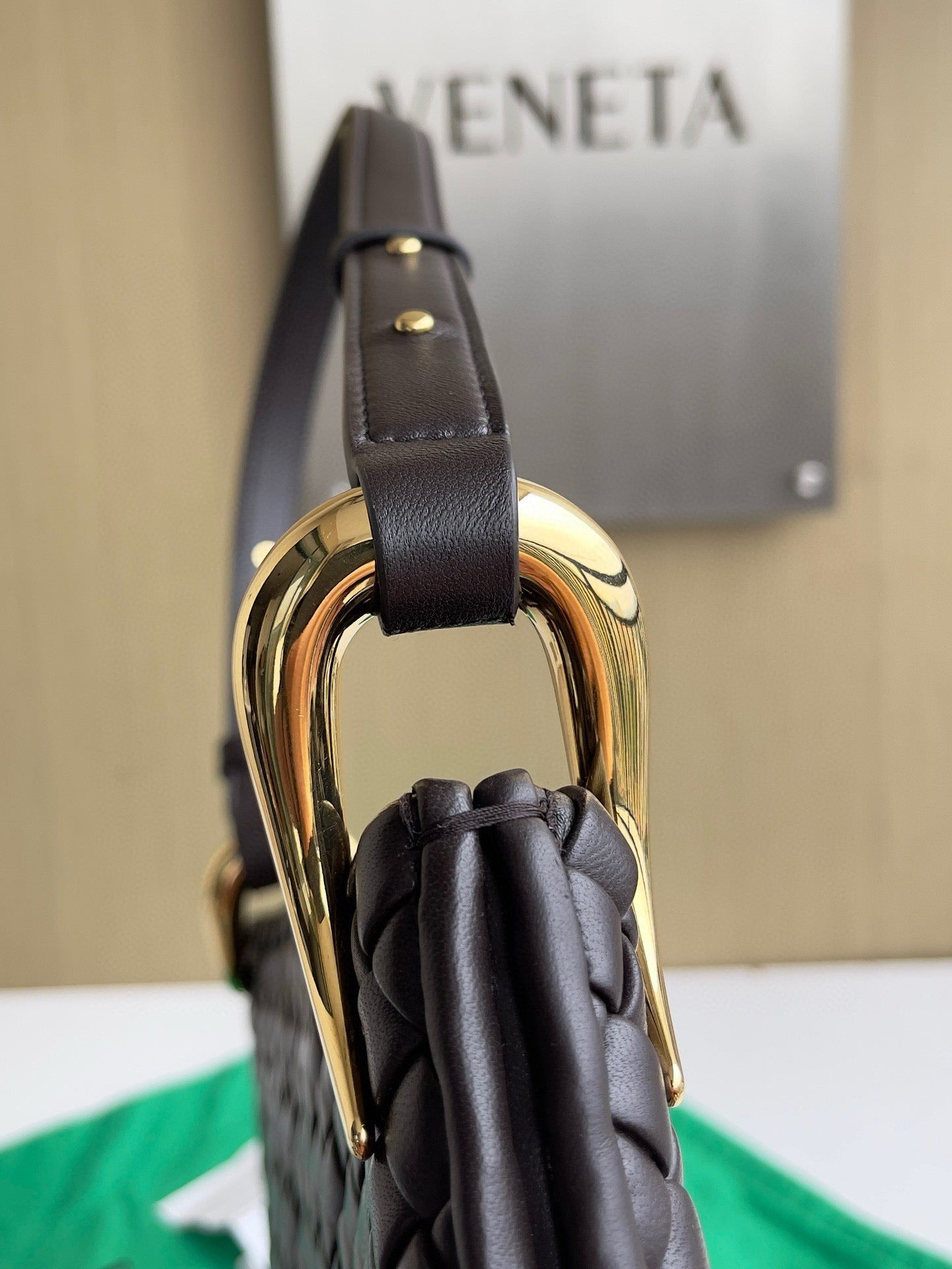 BV Clicker Shoulder Bag