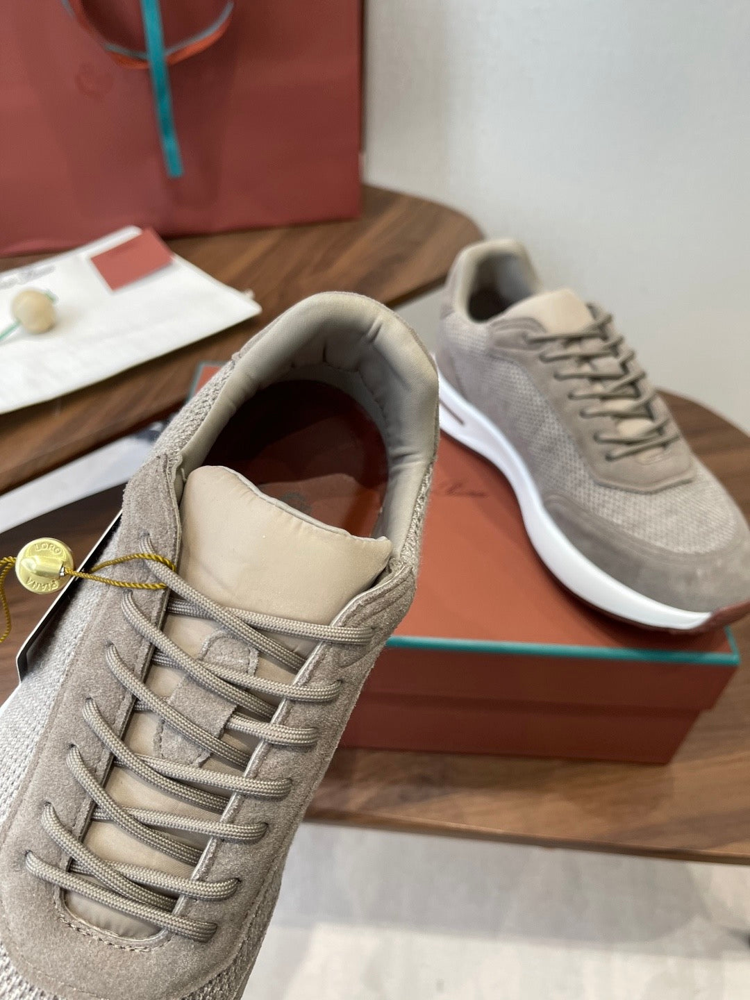 LP Sneakers