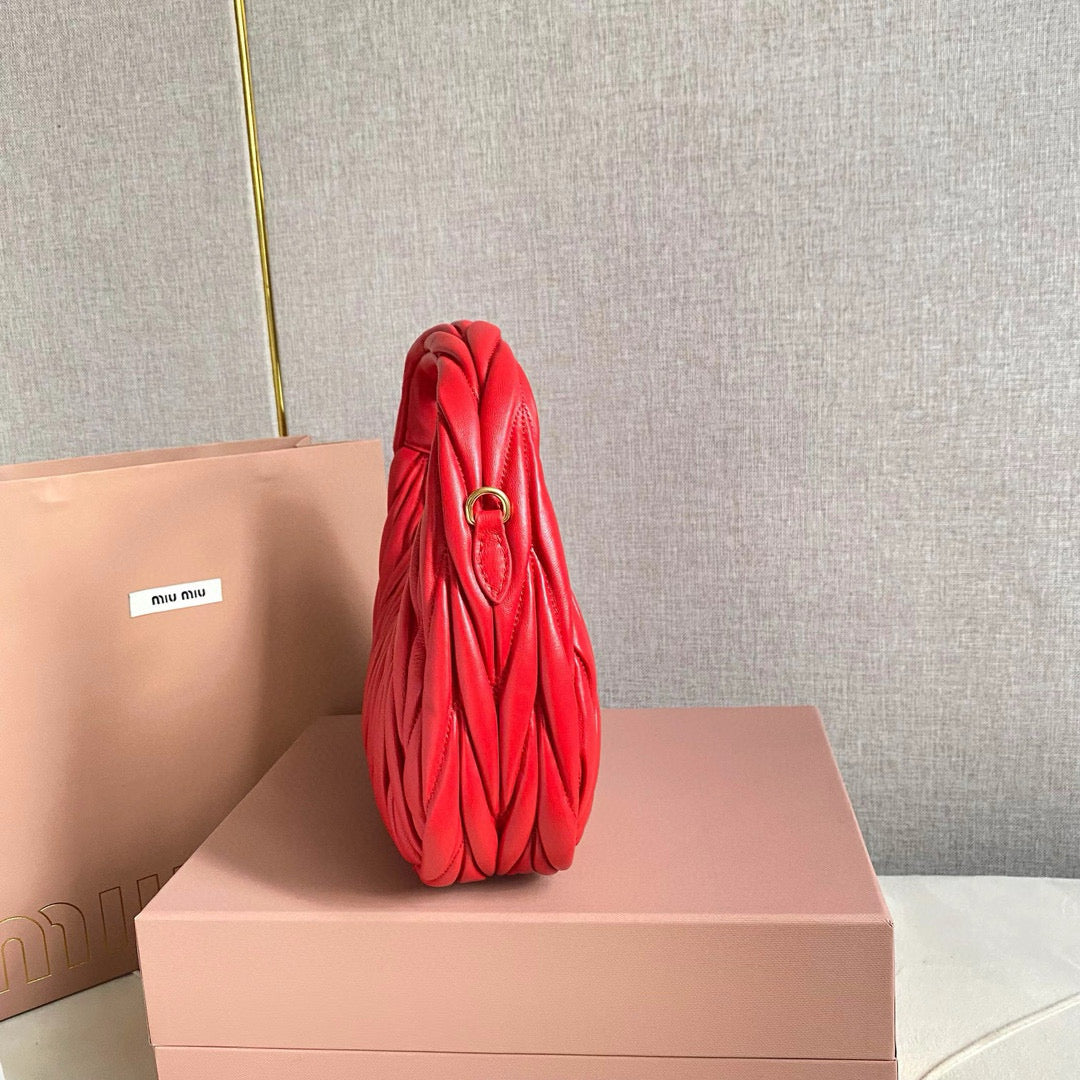 Miu Miu Wander Bag 20x23x6cm