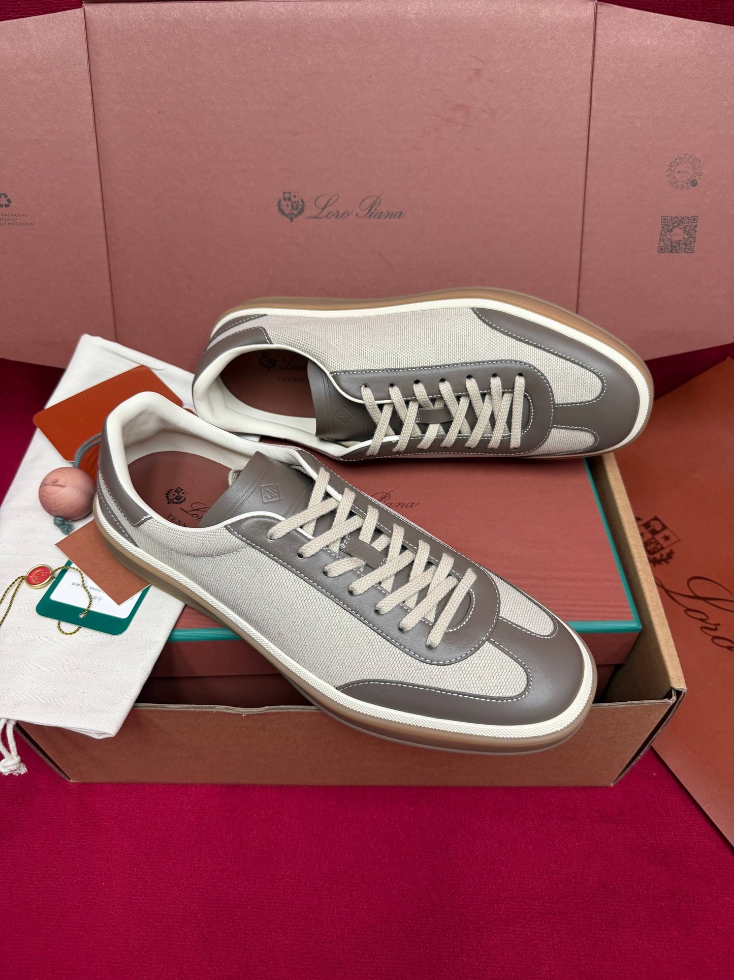 LP Sneakers