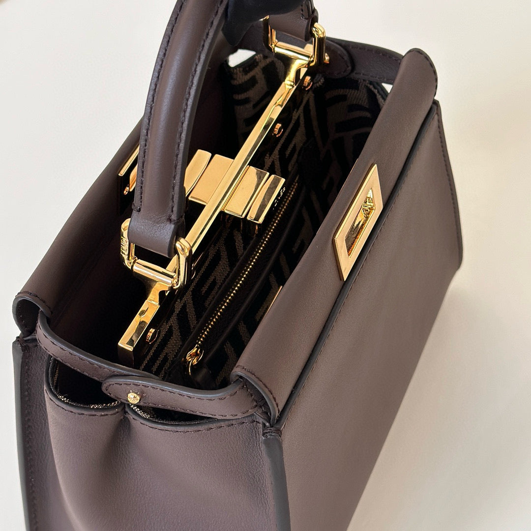 Fendi Peekaboo Bag (23x12x19 cm)
