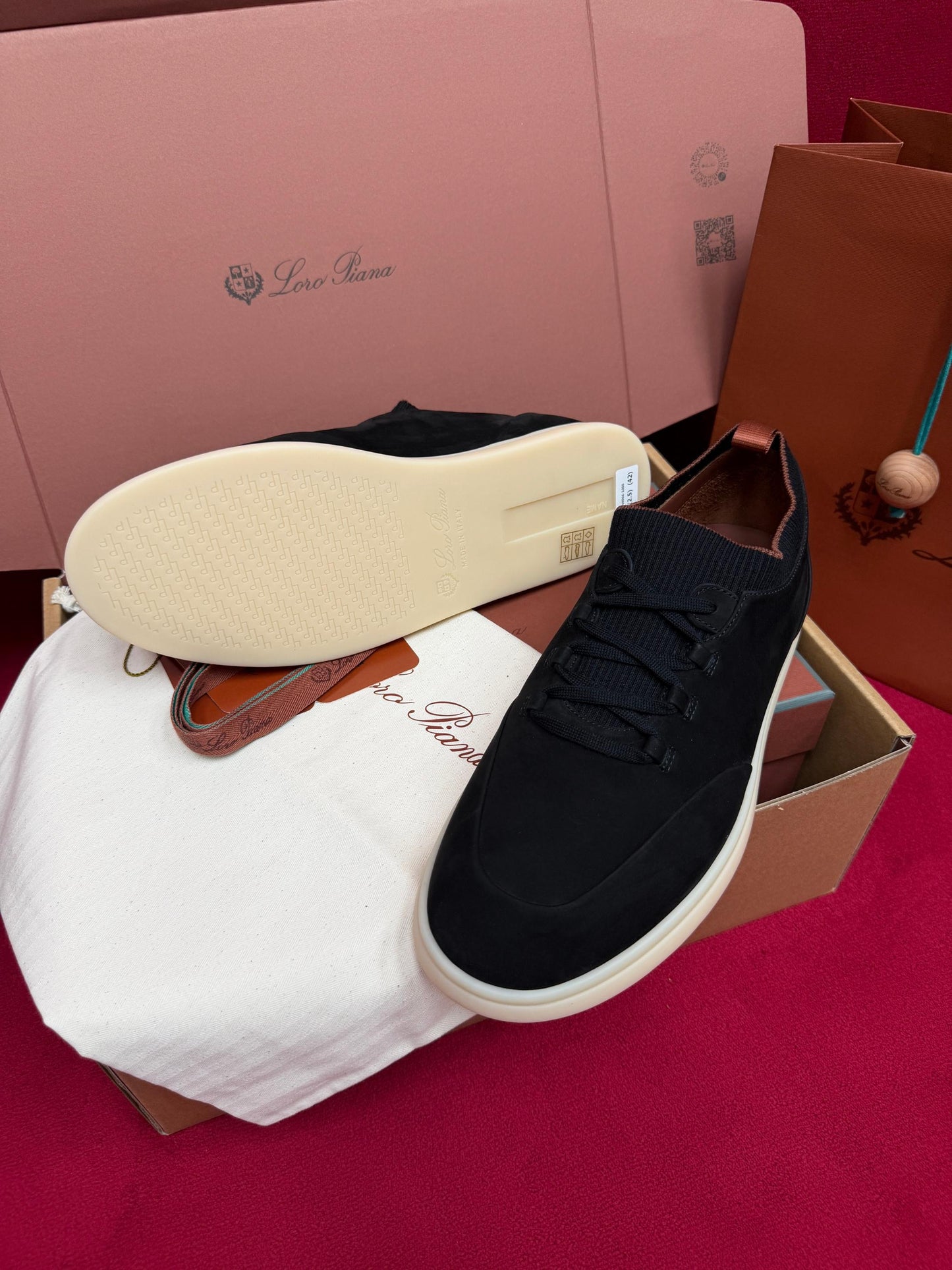 LP Sneakers
