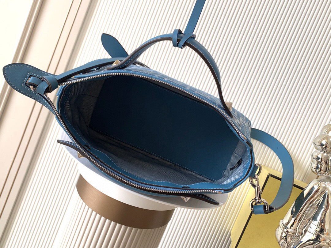 Fendi Sling bag (Medium)