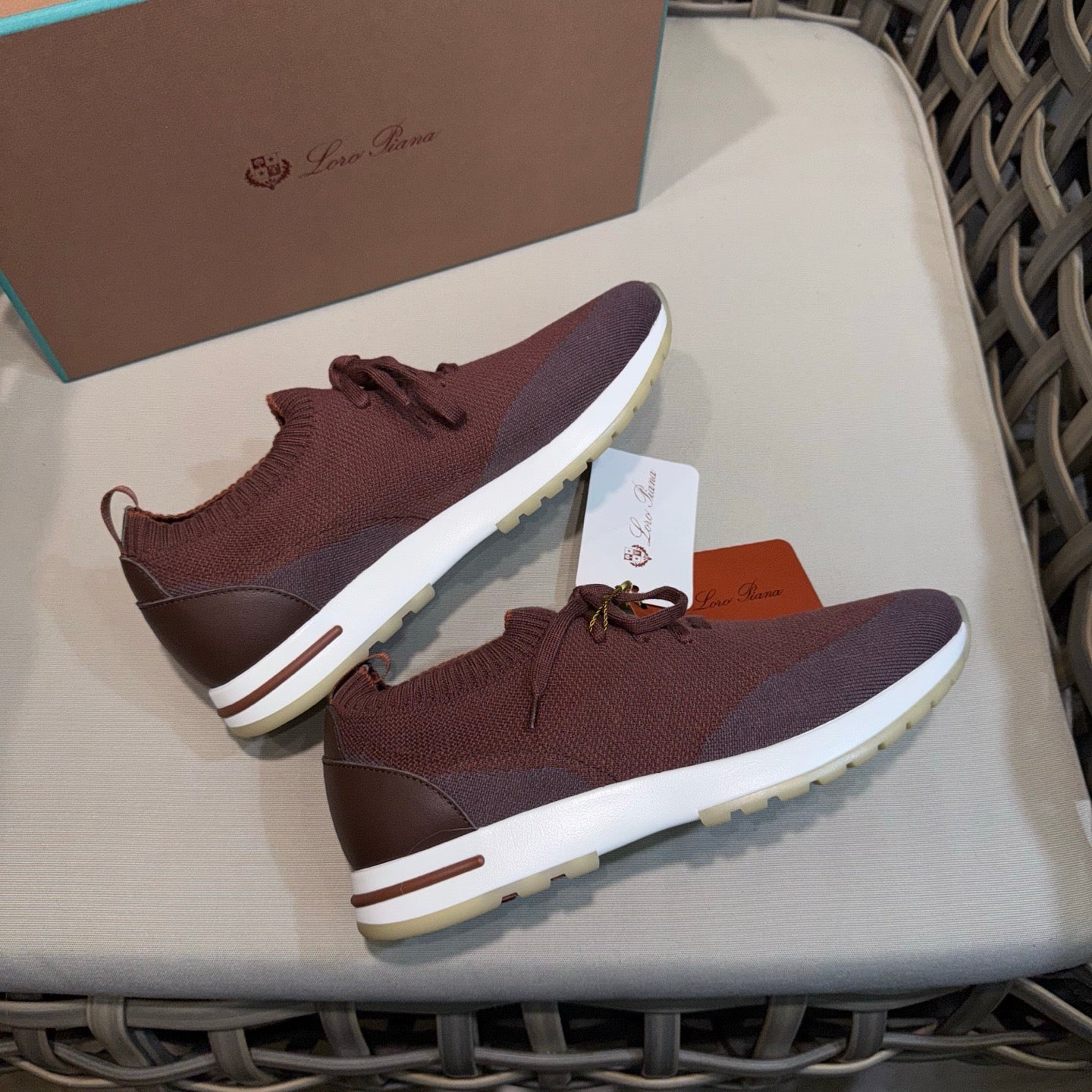 LP Sneakers