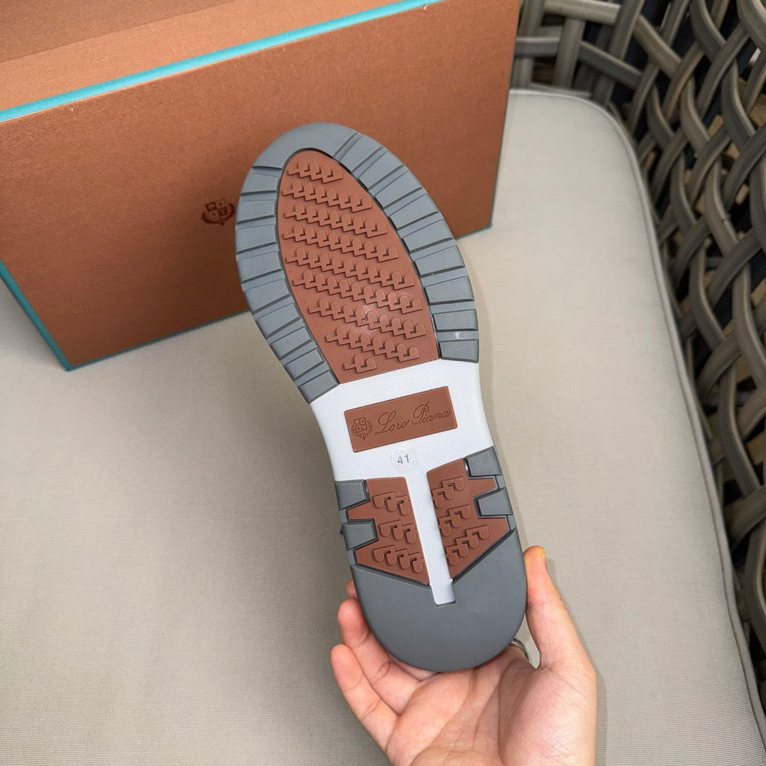 LP Sneakers