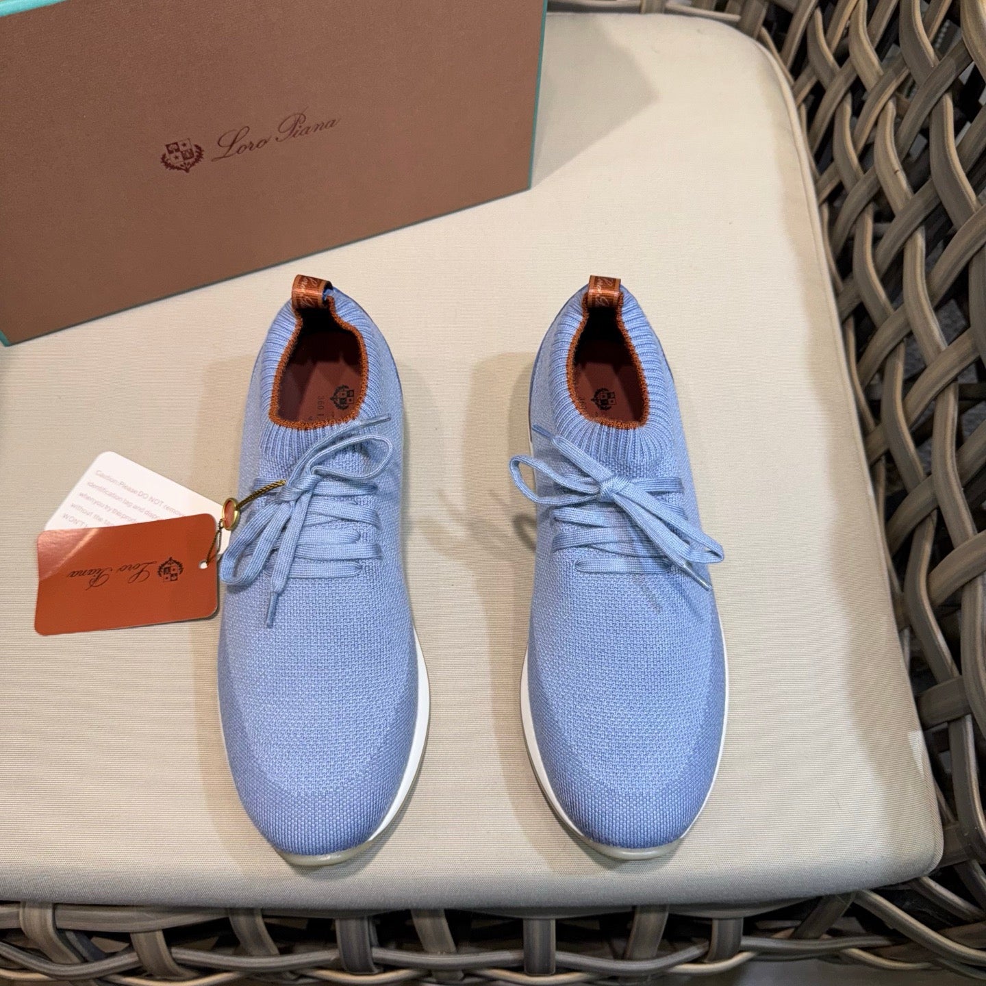 LP Sneakers