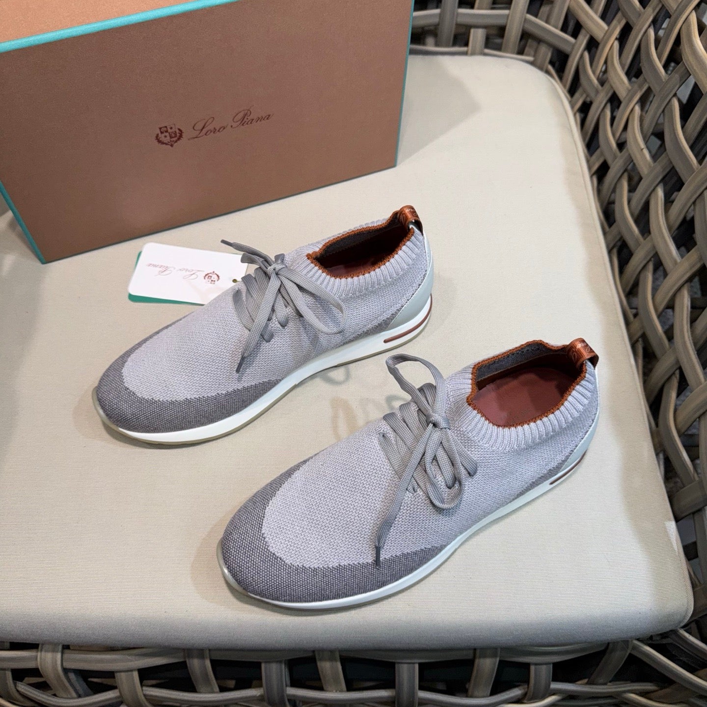 LP Sneakers