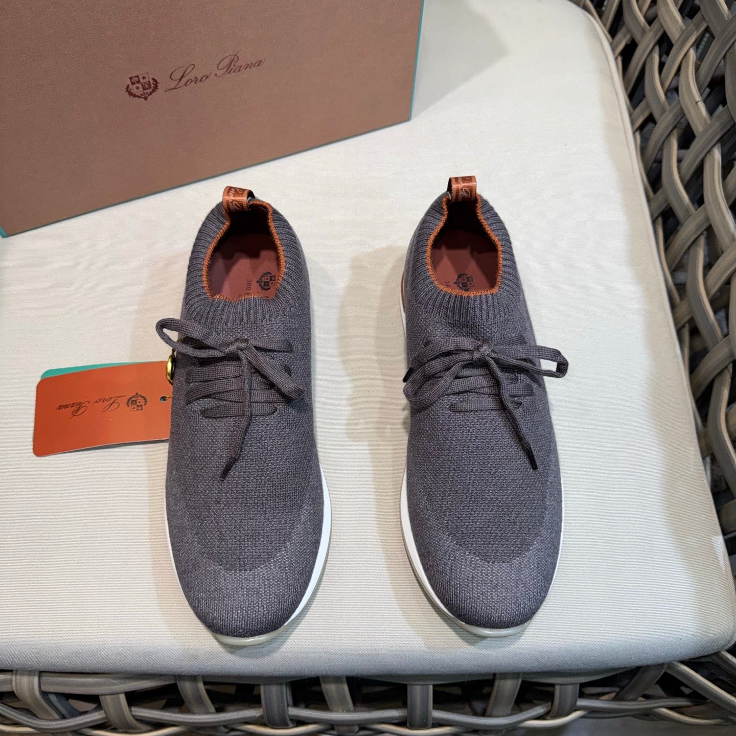 LP Sneakers