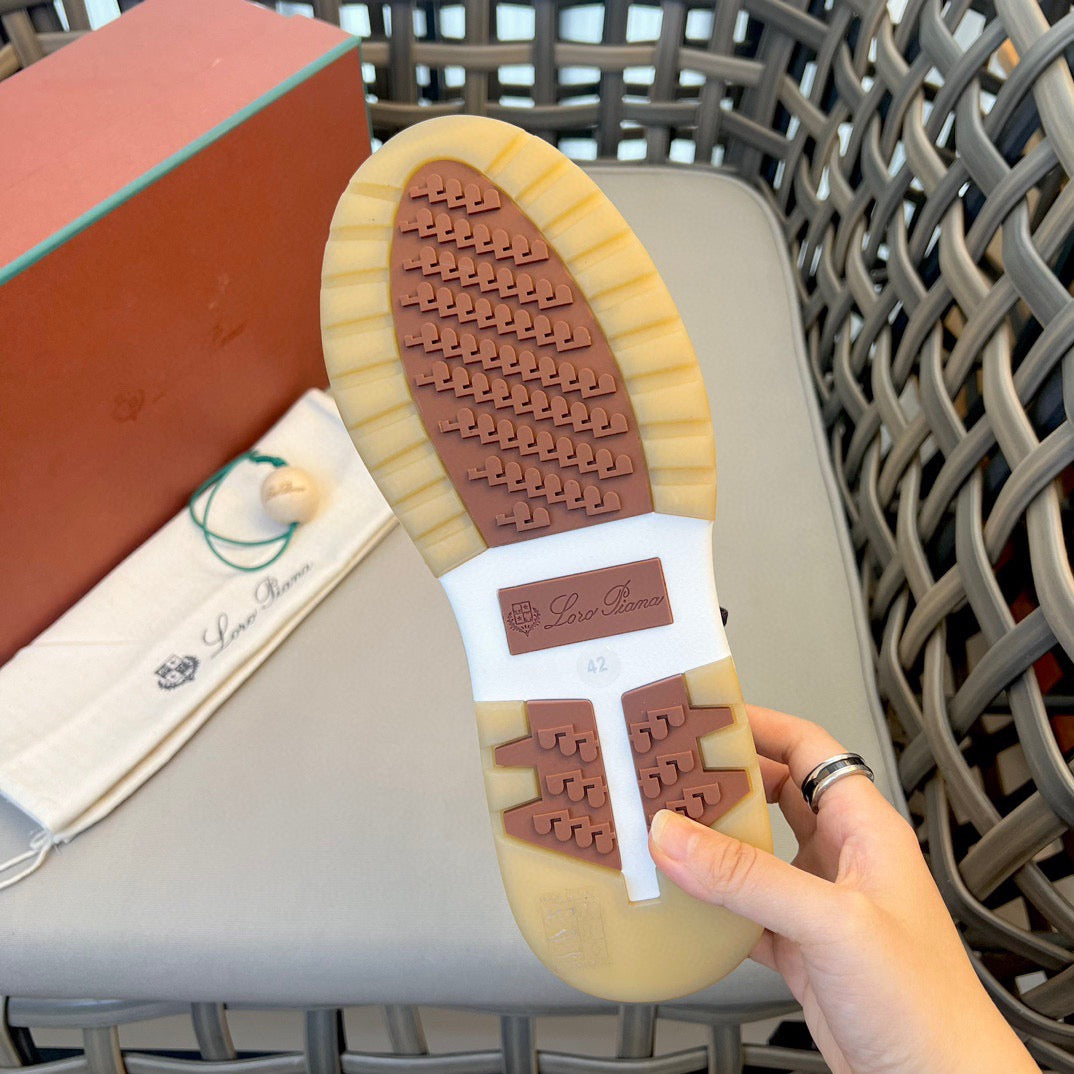LP Sneakers