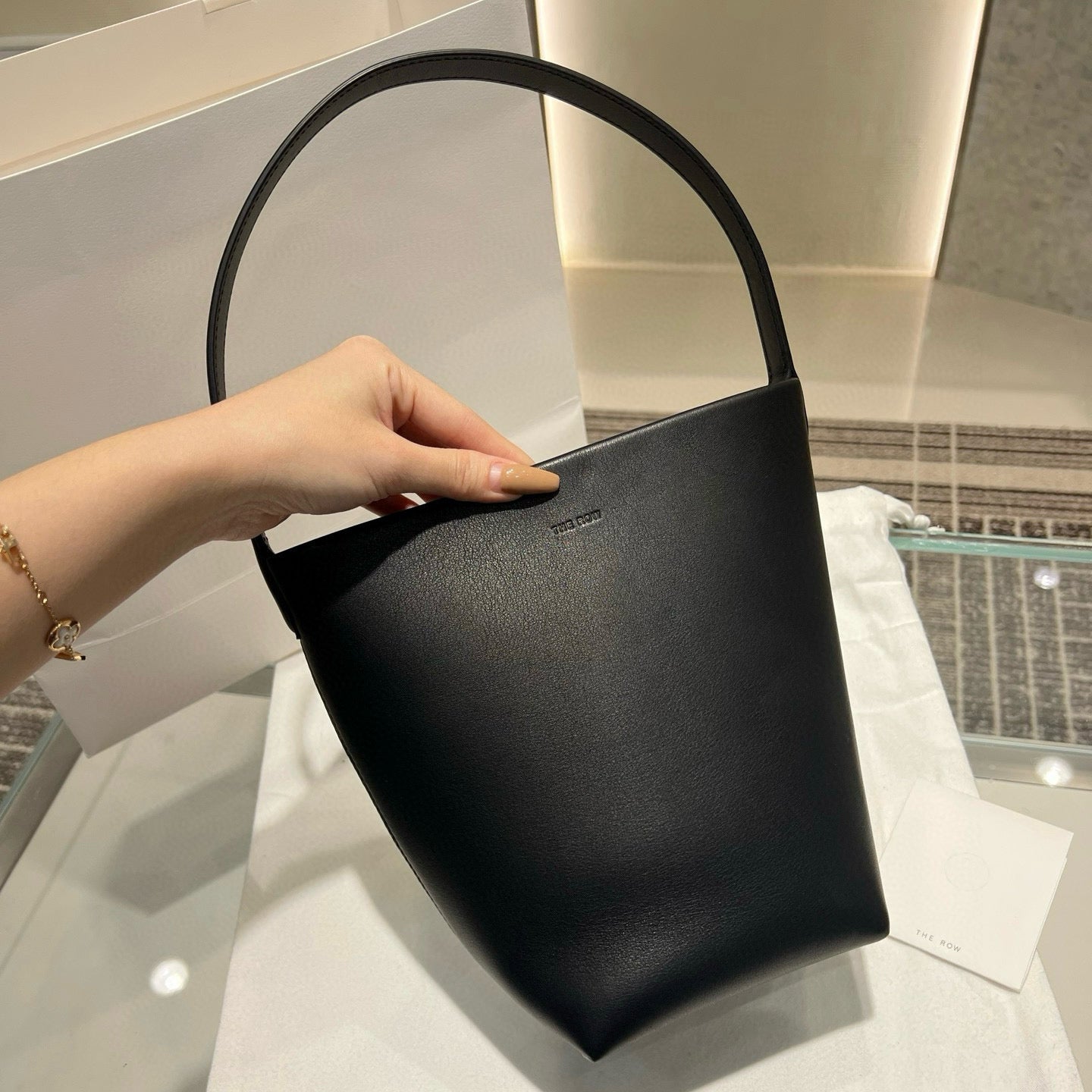 The Row Bucket Bag(24CM*22CM*11CM)