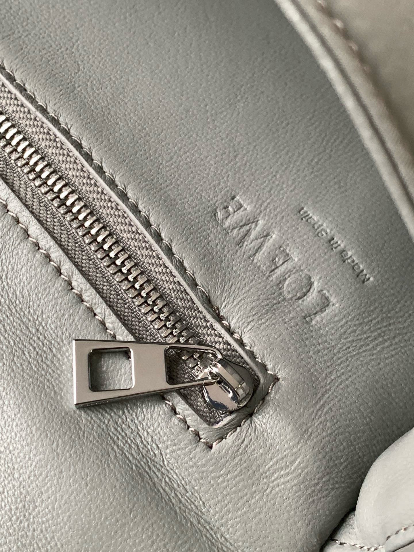 Loewe Messenger Bag 30x20.5x10CM