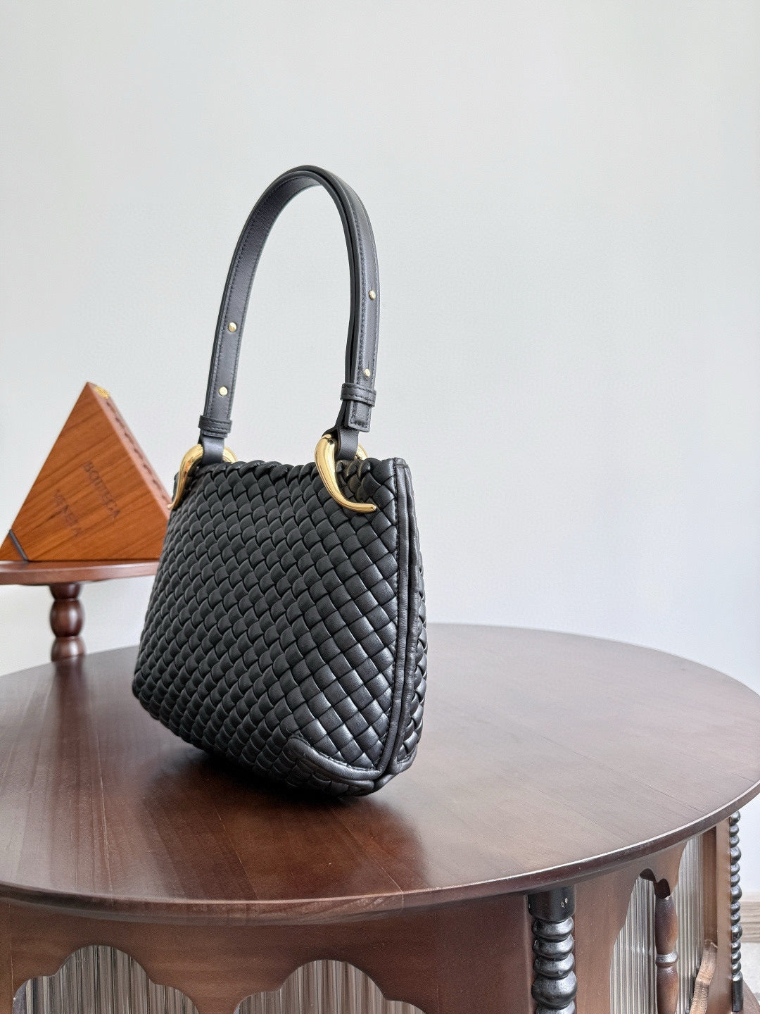 BV Clicker Shoulder Bag