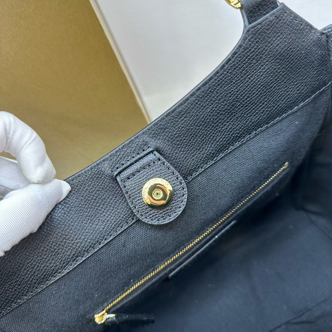 BBR Highlands Shoulder Bag