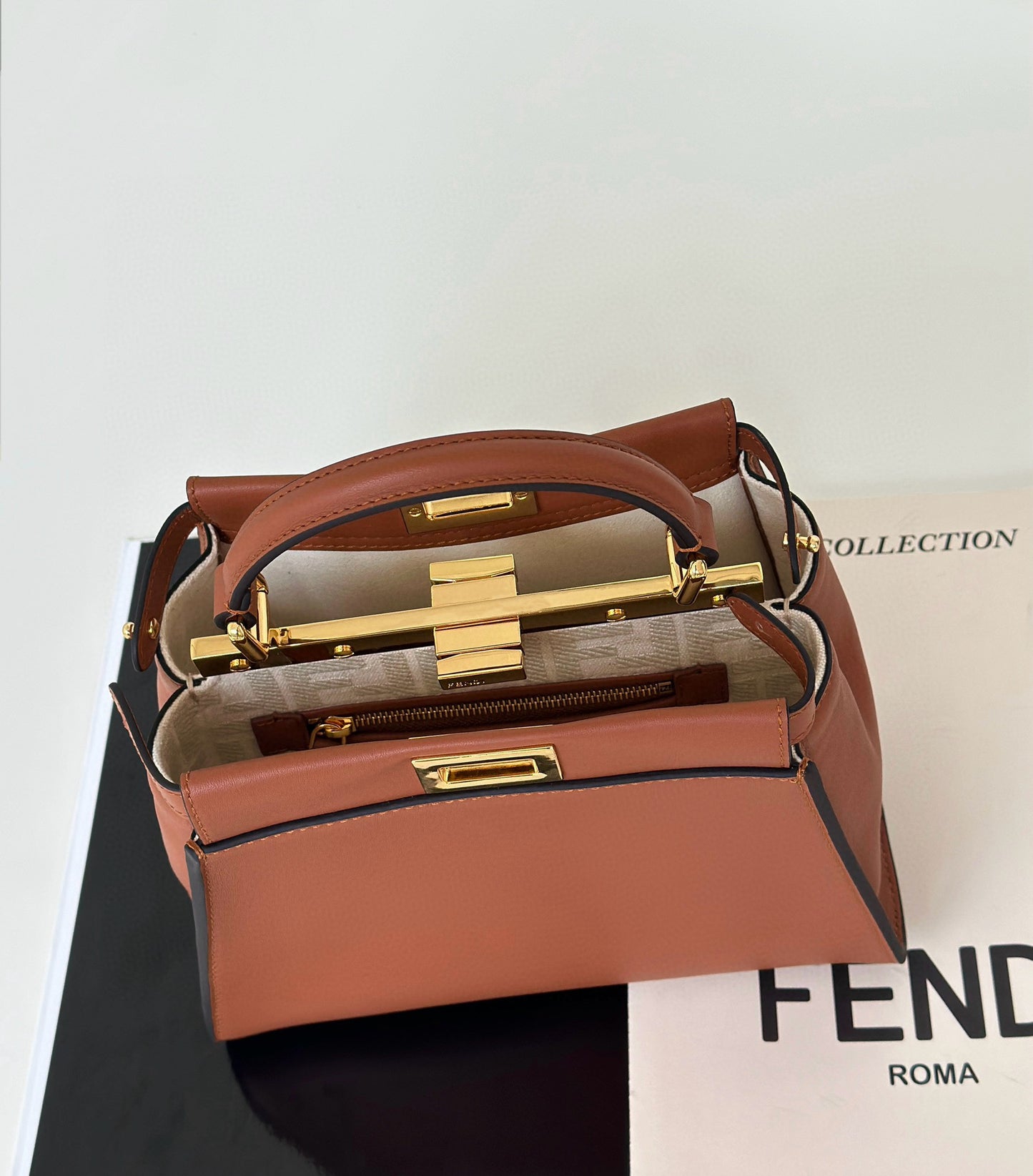 Fendi Peekaboo Bag (23x12x19 cm)