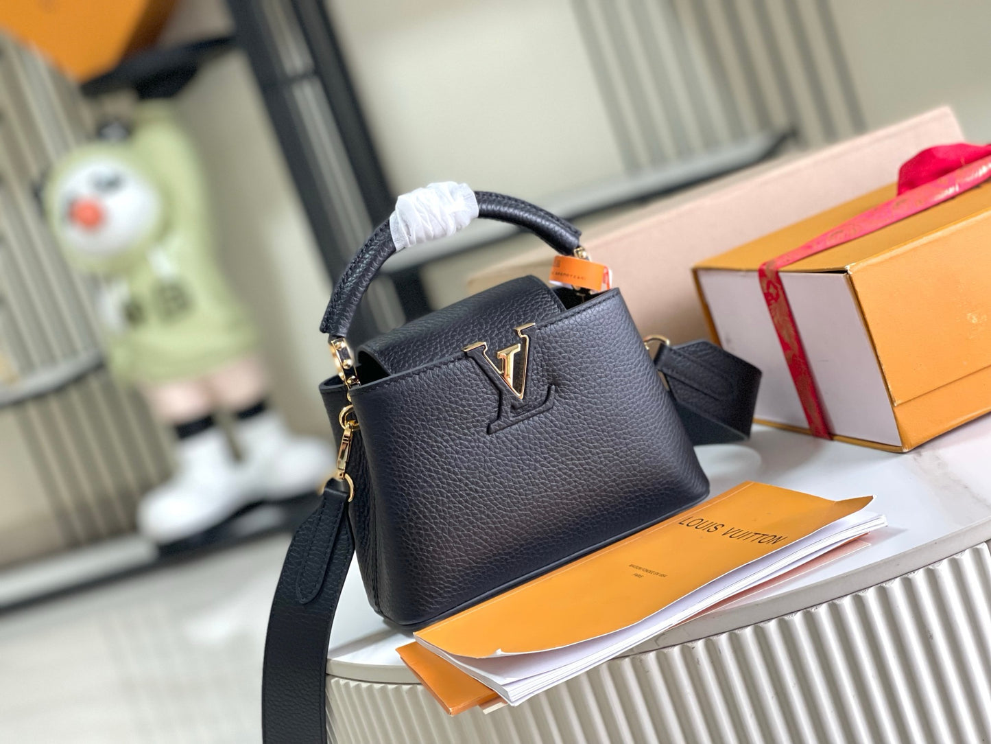 LV Capucines M48863