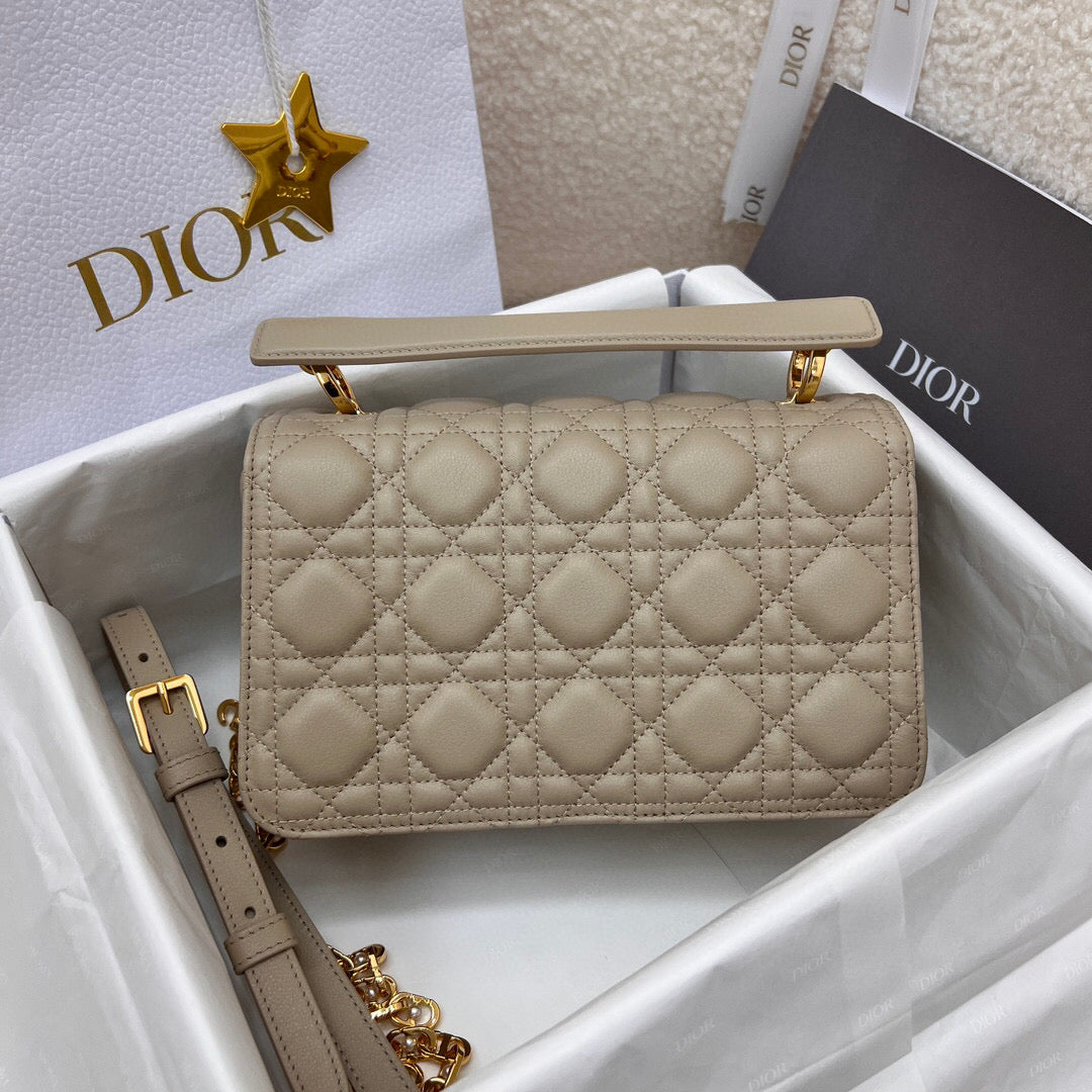 Dior Mini Jolie