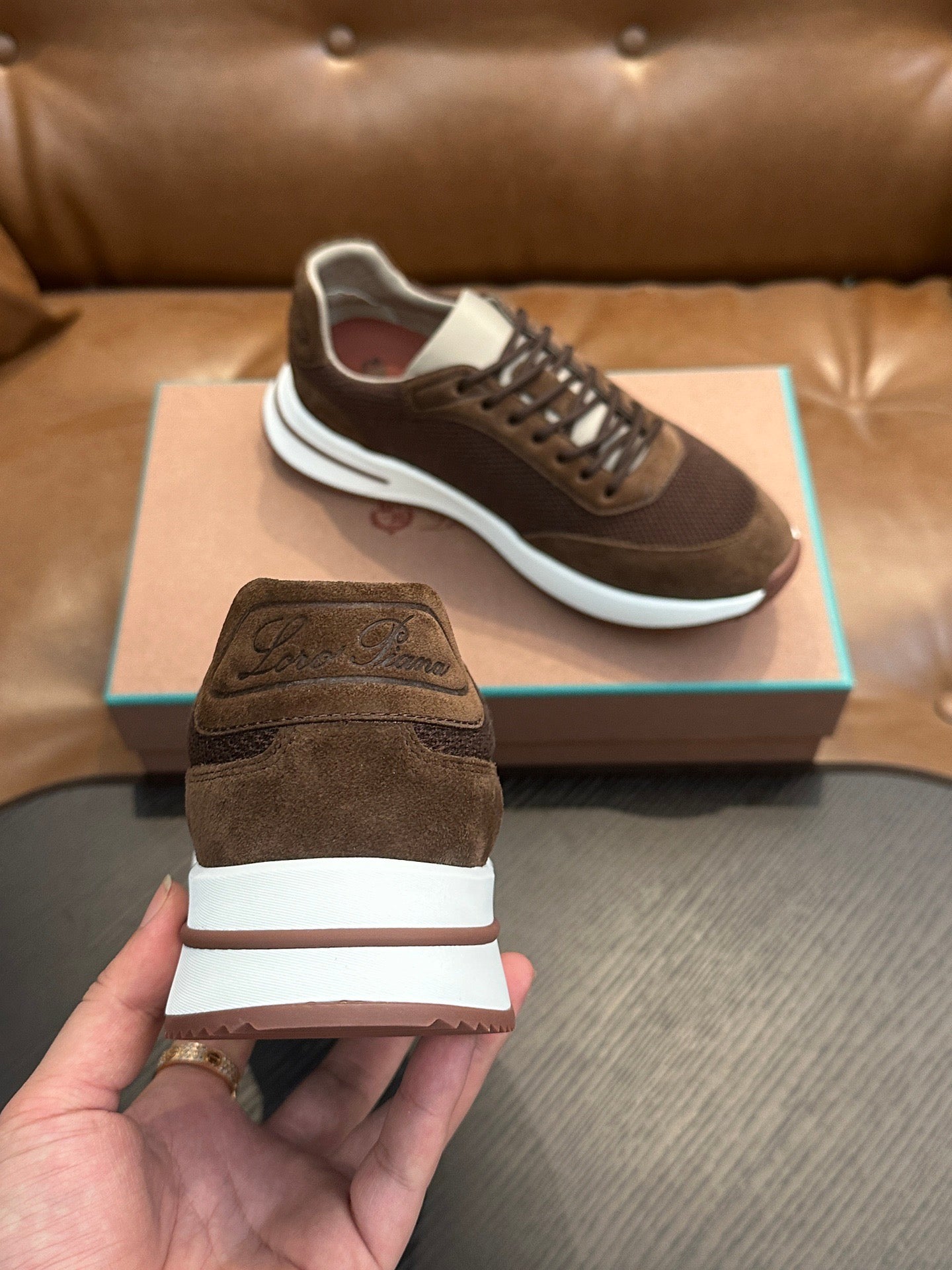 LP Sneakers