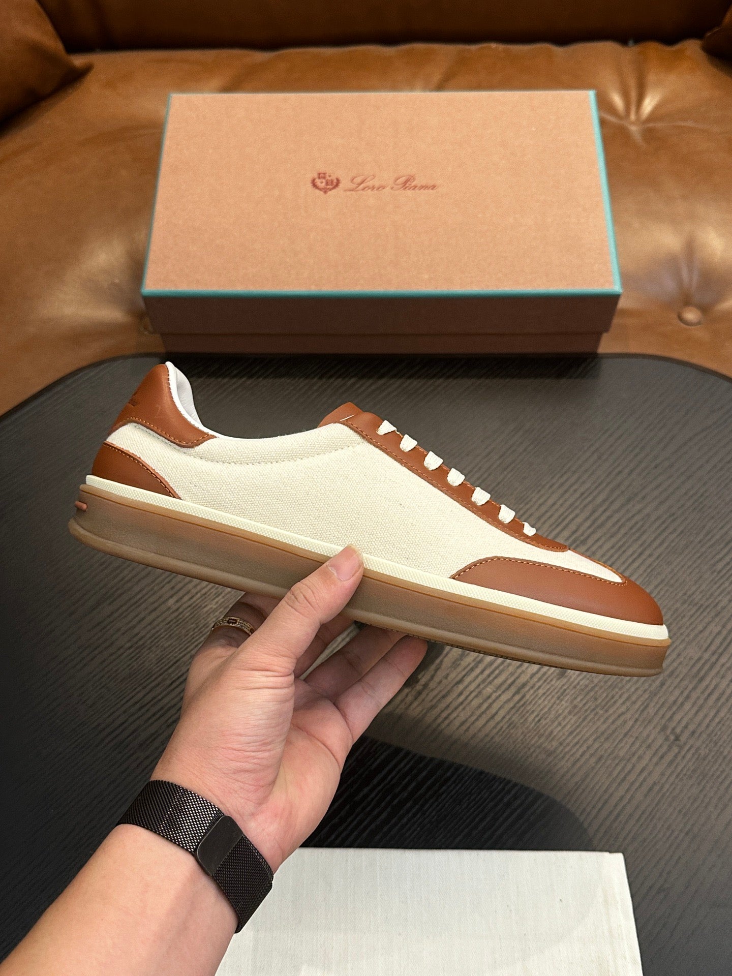 LP Sneakers
