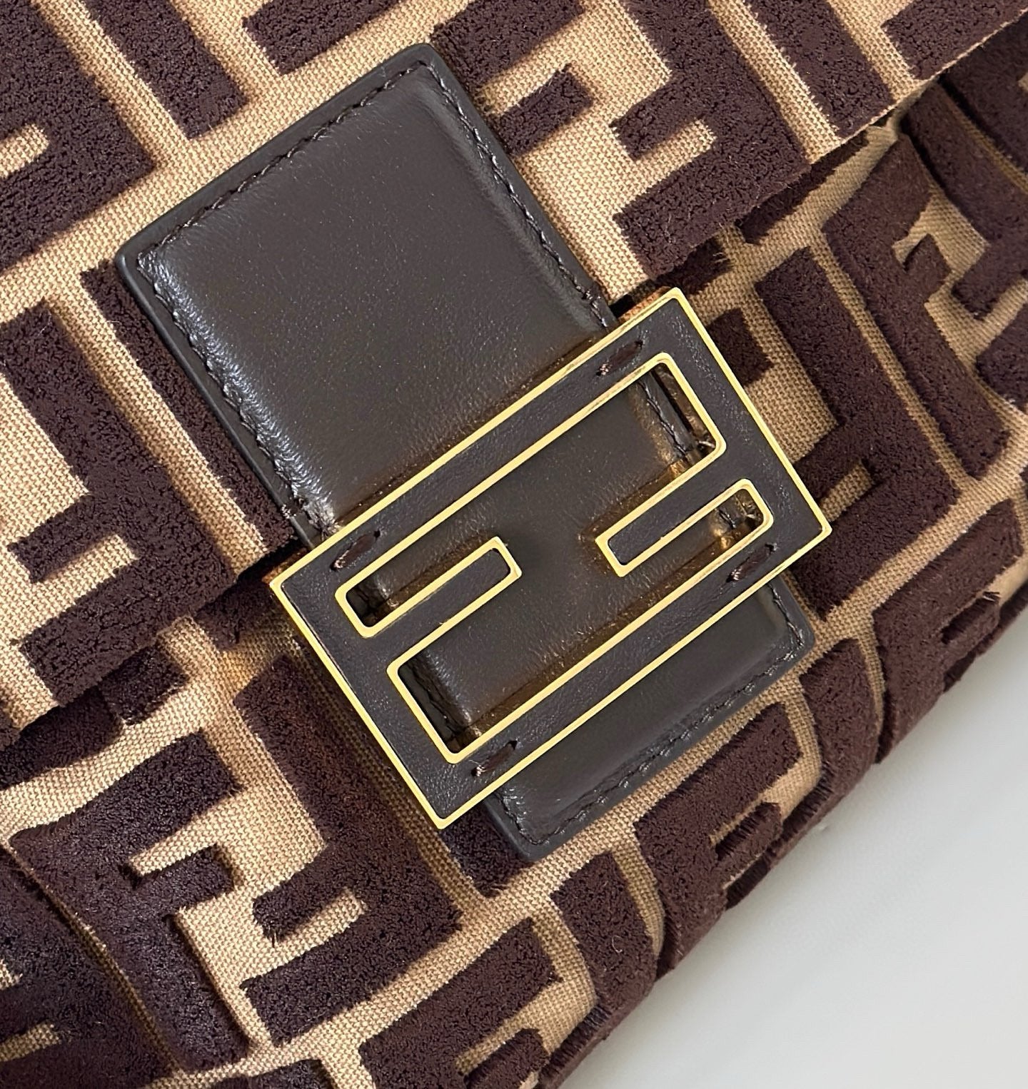 Fendi Mamma Baguette Bag (Medium)
