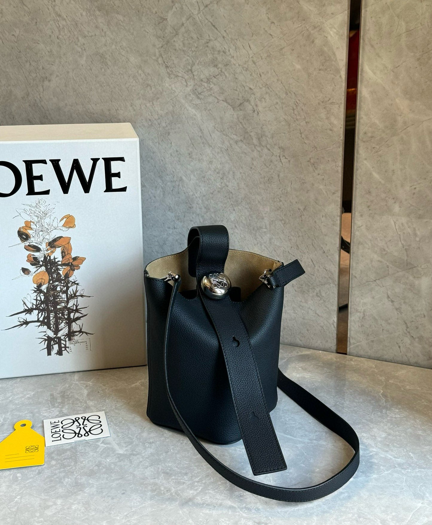 Loewe Pebble Bucket Bag(16x16x19.5cm)