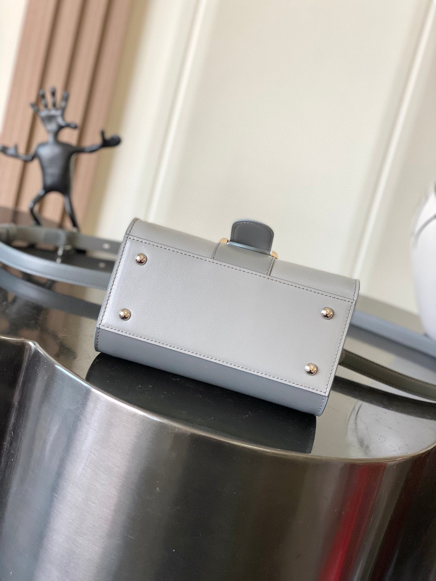 Delvaux Sling Bag (20＊10＊16 cm)