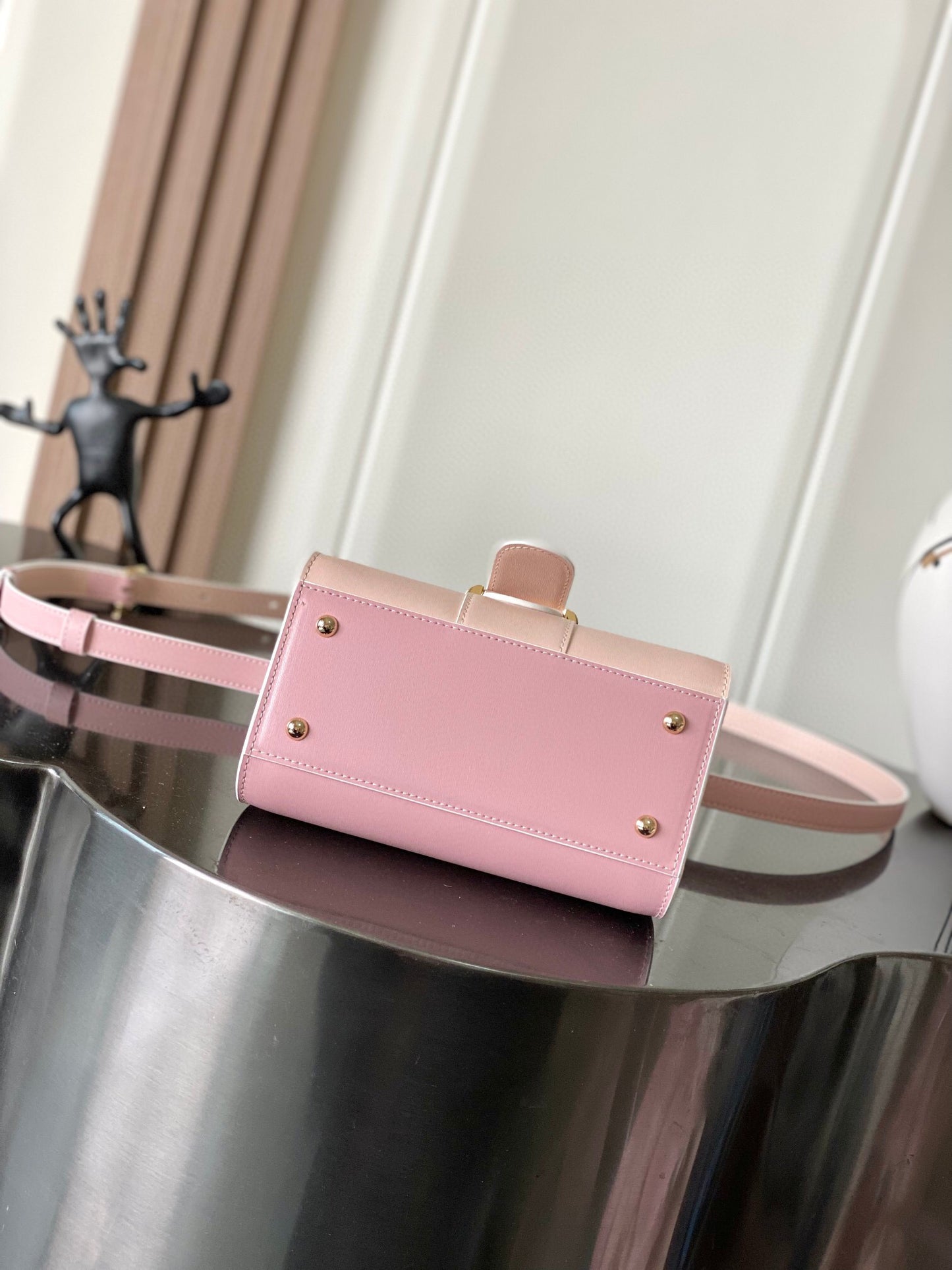 Delvaux Sling Bag (20＊10＊16 cm)