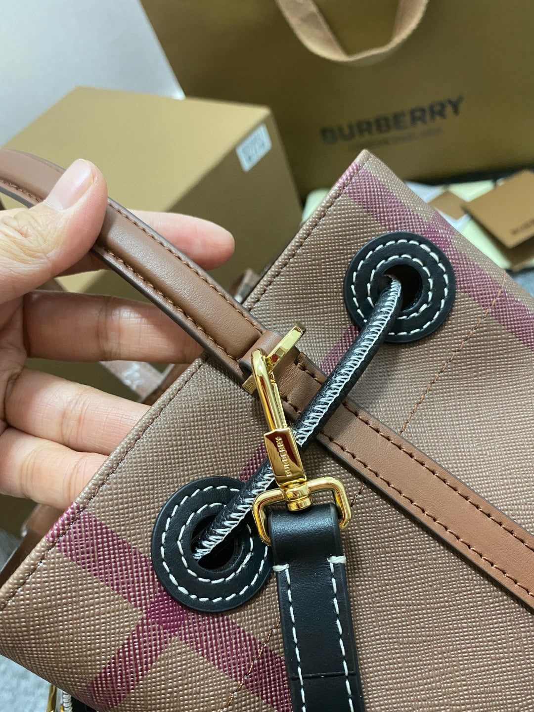 Burberry London Mini Bucket Bag(16CM*26CM*26CM)