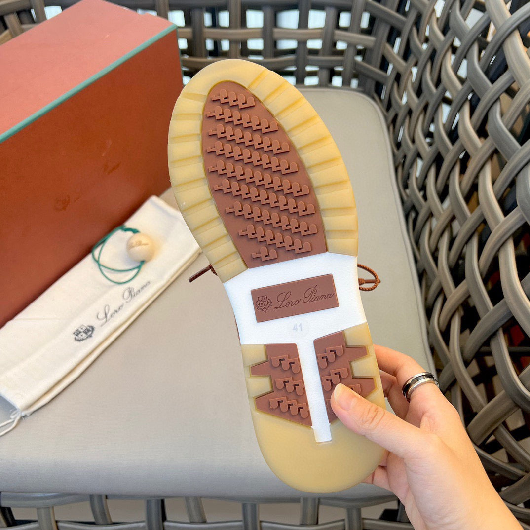 LP Sneakers