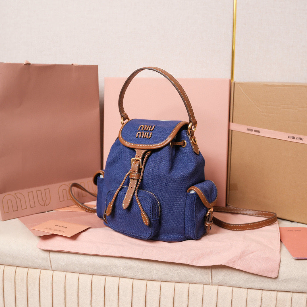 Miu Miu Backpack 22x18x11.5cm