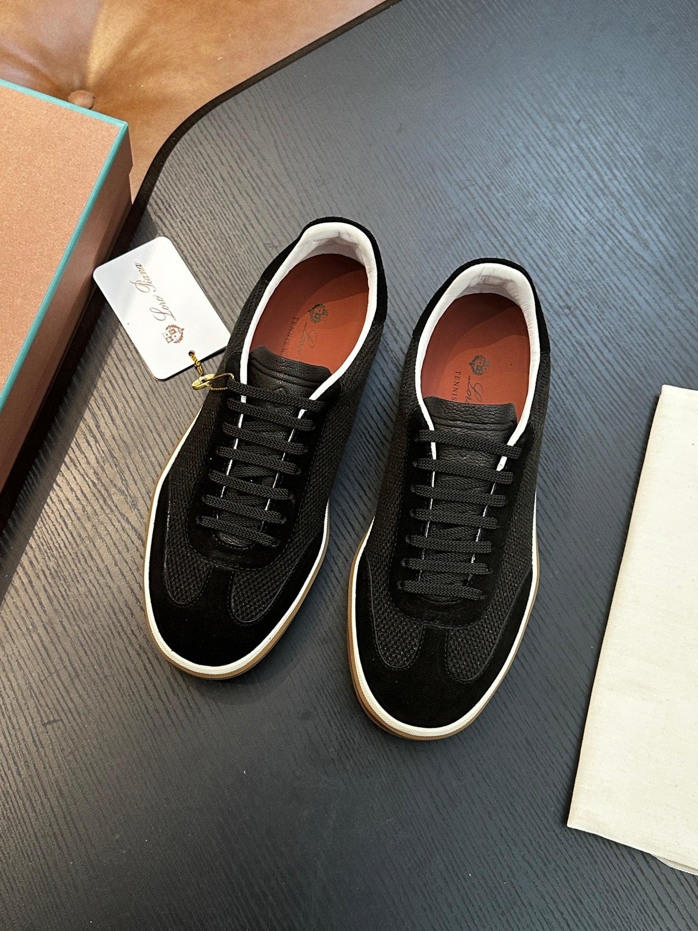 LP Sneakers