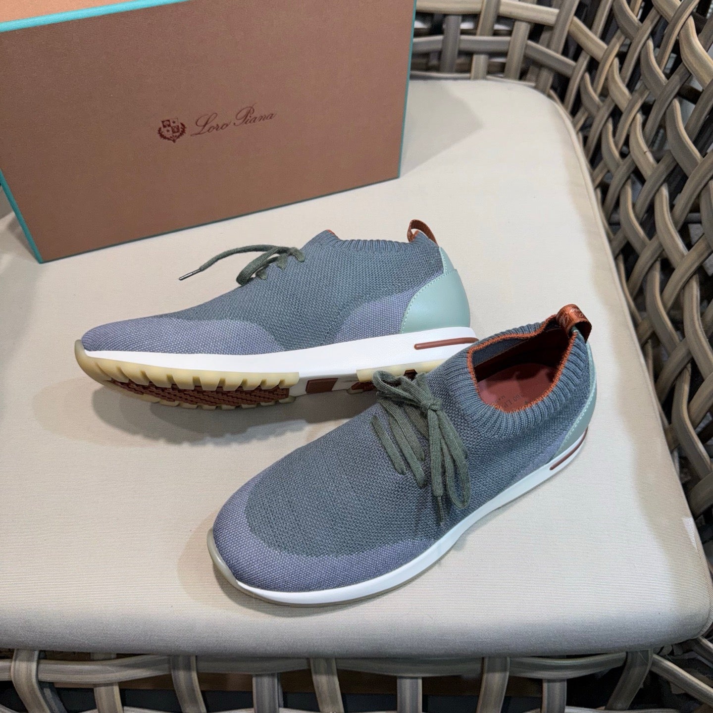 LP Sneakers
