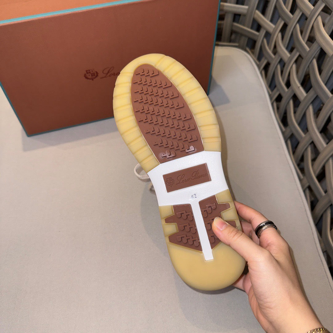 LP Sneakers