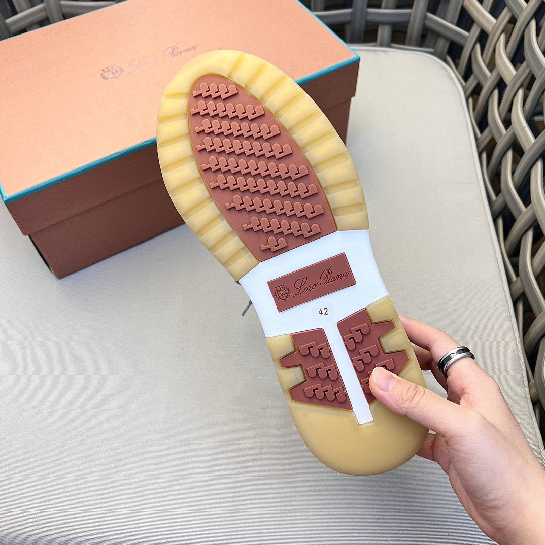 LP Sneakers