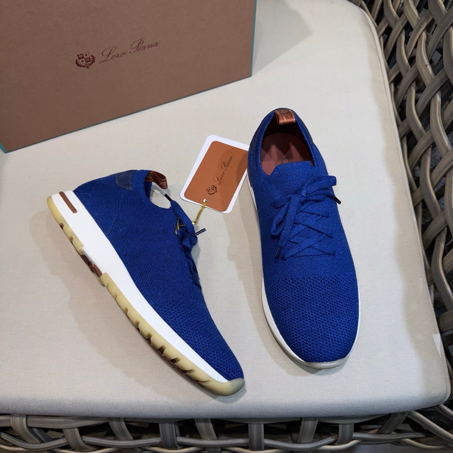 LP Sneakers